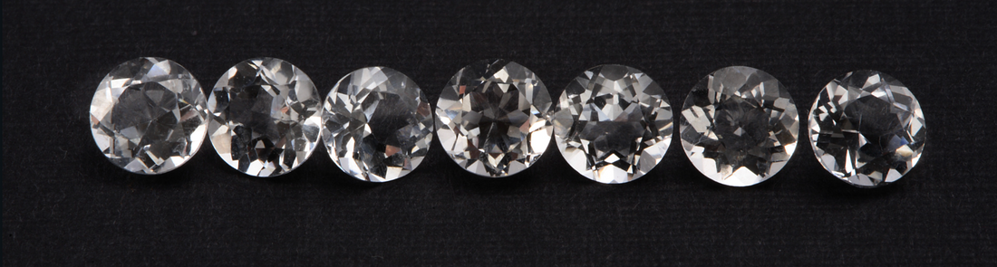 What's The Difference: Moissanite vs. Diamond ✨