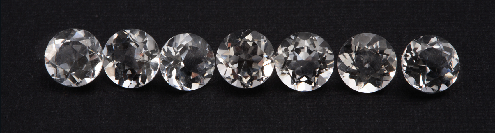 What's The Difference: Moissanite vs. Diamond ✨